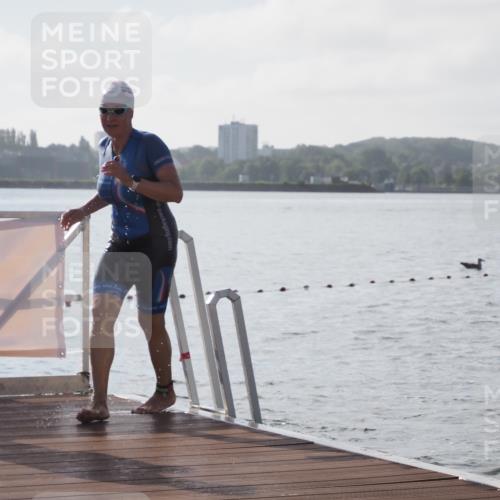 17.08.2025 - KN Förde Triathlon 2025 KatJ http://msf.ph/oto/8575854 17.08.2025 09:09:58 Schwimmen 102, 108, 110, 108, 110 meine-sportfotos.de