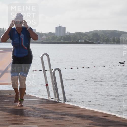 17.08.2025 - KN Förde Triathlon 2025 KatJ http://msf.ph/oto/8575859 17.08.2025 09:09:58 Schwimmen 102, 108, 110, 108, 110 meine-sportfotos.de