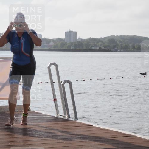 17.08.2025 - KN Förde Triathlon 2025 KatJ http://msf.ph/oto/8575860 17.08.2025 09:09:58 Schwimmen 102, 108, 110, 108, 110 meine-sportfotos.de