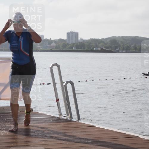 17.08.2025 - KN Förde Triathlon 2025 KatJ http://msf.ph/oto/8575861 17.08.2025 09:09:58 Schwimmen 102, 108, 110, 108, 110 meine-sportfotos.de