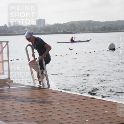 17.08.2025 - KN Förde Triathlon 2025 KatJ http://msf.ph/oto/8575975 17.08.2025 09:10:26 Schwimmen 105, 114, 119, 253, 105, 109, 114, 119, 253 meine-sportfotos.de
