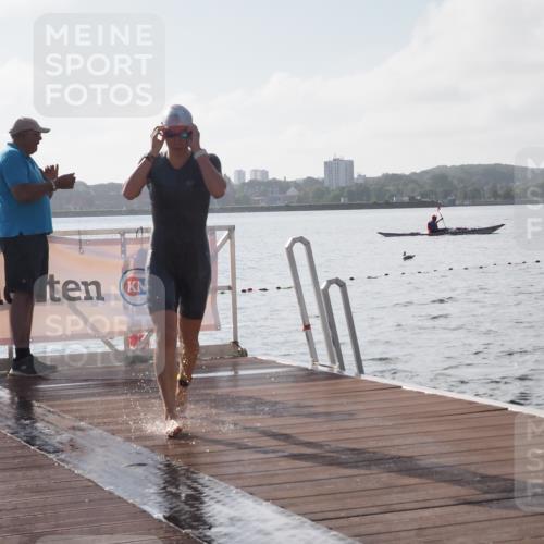 17.08.2025 - KN Förde Triathlon 2025 KatJ http://msf.ph/oto/8576001 17.08.2025 09:10:29 Schwimmen 105, 113, 114, 253, 105, 109, 114, 119, 253 meine-sportfotos.de