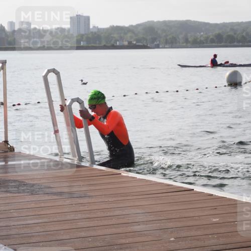 17.08.2025 - KN Förde Triathlon 2025 KatJ http://msf.ph/oto/8576007 17.08.2025 09:10:36 Schwimmen 105, 113, 121, 253, 105, 113, 114, 121, 253 meine-sportfotos.de