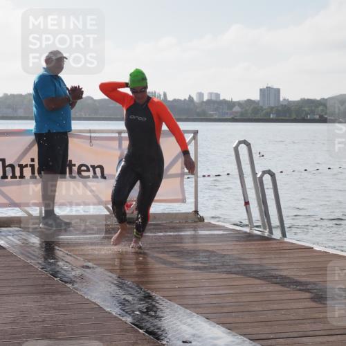 17.08.2025 - KN Förde Triathlon 2025 KatJ http://msf.ph/oto/8576026 17.08.2025 09:10:39 Schwimmen 113, 121, 105, 113, 121, 253 meine-sportfotos.de