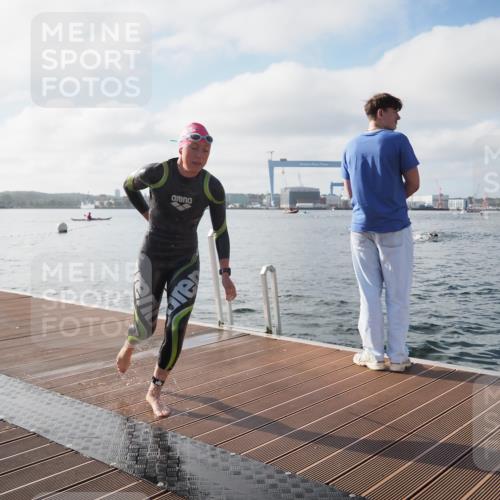 17.08.2025 - KN Förde Triathlon 2025 KatJ http://msf.ph/oto/8576050 17.08.2025 09:10:44 Schwimmen 113, 121, 113, 121 meine-sportfotos.de