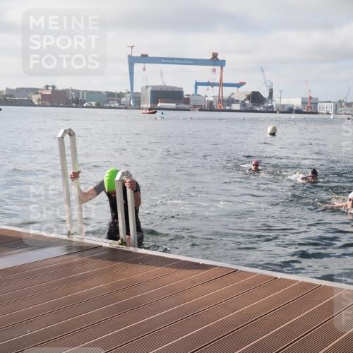 17.08.2025 - KN Förde Triathlon 2025 KatJ http://msf.ph/oto/8576059 17.08.2025 09:11:06 Schwimmen 116, 117, 117 meine-sportfotos.de