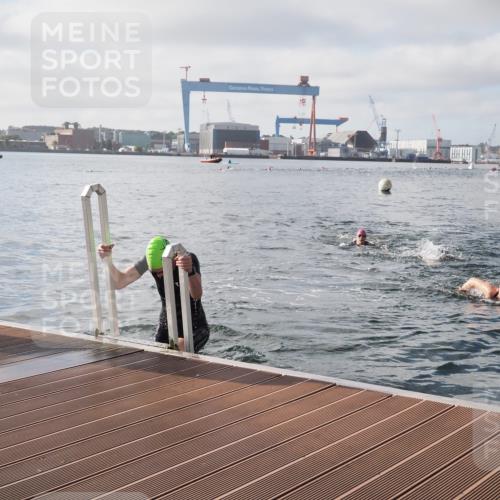 17.08.2025 - KN Förde Triathlon 2025 KatJ http://msf.ph/oto/8576061 17.08.2025 09:11:06 Schwimmen 116, 117, 117 meine-sportfotos.de