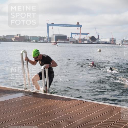 17.08.2025 - KN Förde Triathlon 2025 KatJ http://msf.ph/oto/8576063 17.08.2025 09:11:07 Schwimmen 116, 117, 116, 117 meine-sportfotos.de
