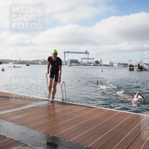17.08.2025 - KN Förde Triathlon 2025 KatJ http://msf.ph/oto/8576079 17.08.2025 09:11:08 Schwimmen 116, 117, 116, 117 meine-sportfotos.de