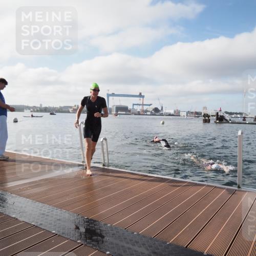 17.08.2025 - KN Förde Triathlon 2025 KatJ http://msf.ph/oto/8576083 17.08.2025 09:11:09 Schwimmen 116, 117, 116, 117 meine-sportfotos.de