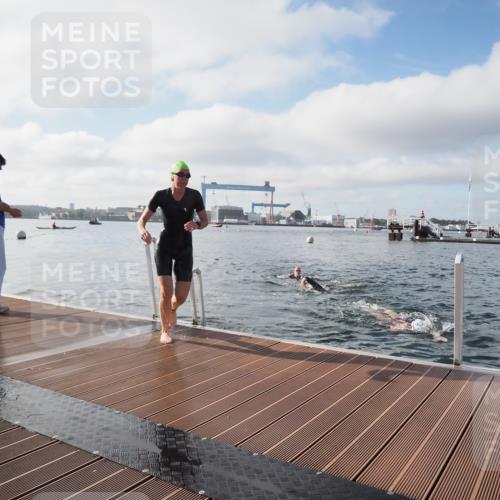 17.08.2025 - KN Förde Triathlon 2025 KatJ http://msf.ph/oto/8576085 17.08.2025 09:11:09 Schwimmen 116, 117, 116, 117 meine-sportfotos.de