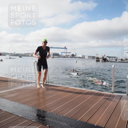 17.08.2025 - KN Förde Triathlon 2025 KatJ http://msf.ph/oto/8576087 17.08.2025 09:11:09 Schwimmen 116, 117, 116, 117 meine-sportfotos.de
