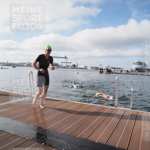 17.08.2025 - KN Förde Triathlon 2025 KatJ http://msf.ph/oto/8576090 17.08.2025 09:11:09 Schwimmen 116, 117, 116, 117 meine-sportfotos.de