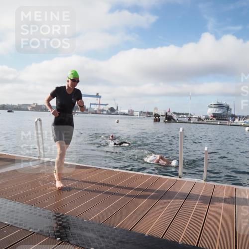 17.08.2025 - KN Förde Triathlon 2025 KatJ http://msf.ph/oto/8576092 17.08.2025 09:11:09 Schwimmen 116, 117, 116, 117 meine-sportfotos.de