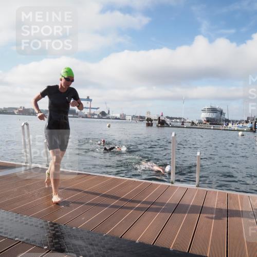 17.08.2025 - KN Förde Triathlon 2025 KatJ http://msf.ph/oto/8576094 17.08.2025 09:11:10 Schwimmen 116, 117, 116, 117 meine-sportfotos.de