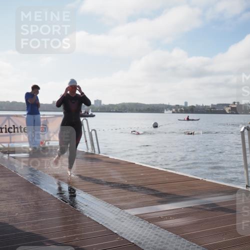 17.08.2025 - KN Förde Triathlon 2025 KatJ http://msf.ph/oto/8576222 17.08.2025 09:12:20 Schwimmen 127, 127 meine-sportfotos.de