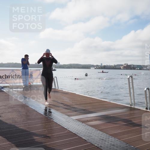 17.08.2025 - KN Förde Triathlon 2025 KatJ http://msf.ph/oto/8576226 17.08.2025 09:12:21 Schwimmen 127, 127 meine-sportfotos.de