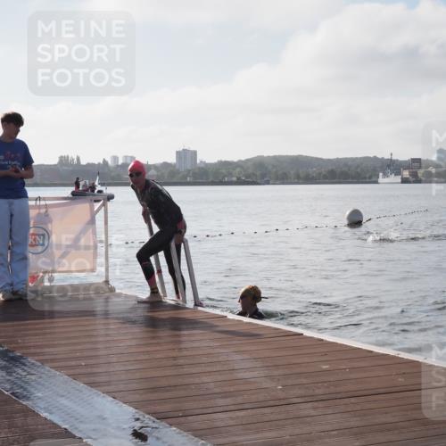 17.08.2025 - KN Förde Triathlon 2025 KatJ http://msf.ph/oto/8576256 17.08.2025 09:12:40 Schwimmen 136, 142, 136, 142 meine-sportfotos.de