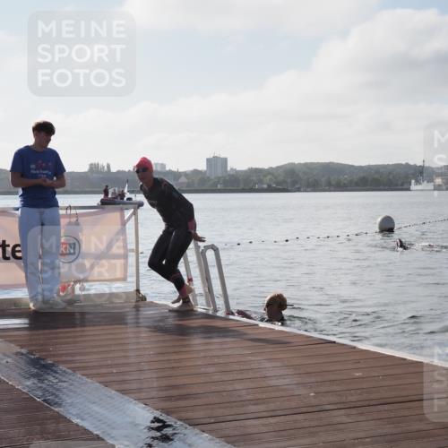 17.08.2025 - KN Förde Triathlon 2025 KatJ http://msf.ph/oto/8576259 17.08.2025 09:12:40 Schwimmen 136, 142, 136, 142 meine-sportfotos.de
