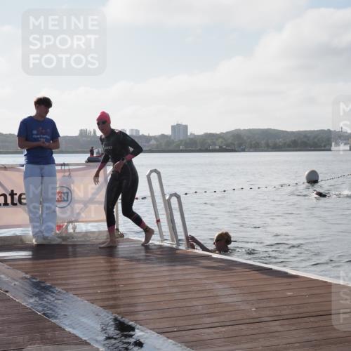 17.08.2025 - KN Förde Triathlon 2025 KatJ http://msf.ph/oto/8576263 17.08.2025 09:12:40 Schwimmen 136, 142, 136, 142 meine-sportfotos.de