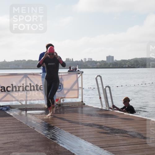 17.08.2025 - KN Förde Triathlon 2025 KatJ http://msf.ph/oto/8576275 17.08.2025 09:12:41 Schwimmen 136, 142, 136, 142 meine-sportfotos.de