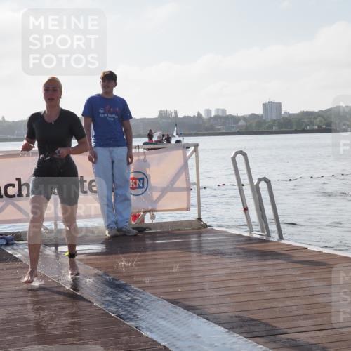 17.08.2025 - KN Förde Triathlon 2025 KatJ http://msf.ph/oto/8576293 17.08.2025 09:12:46 Schwimmen 136, 142, 136, 142 meine-sportfotos.de