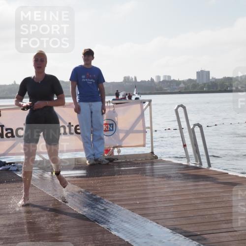 17.08.2025 - KN Förde Triathlon 2025 KatJ http://msf.ph/oto/8576295 17.08.2025 09:12:46 Schwimmen 136, 142, 136, 142 meine-sportfotos.de