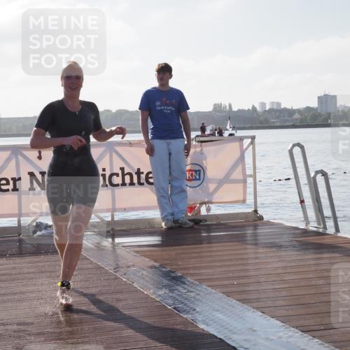 17.08.2025 - KN Förde Triathlon 2025 KatJ http://msf.ph/oto/8576301 17.08.2025 09:12:46 Schwimmen 136, 142, 136, 142 meine-sportfotos.de