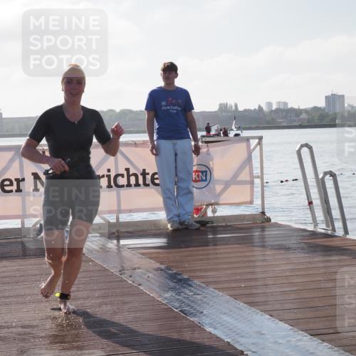 17.08.2025 - KN Förde Triathlon 2025 KatJ http://msf.ph/oto/8576302 17.08.2025 09:12:47 Schwimmen 136, 142, 136, 142 meine-sportfotos.de