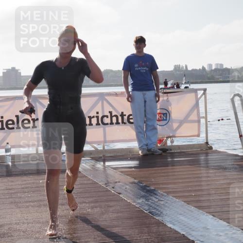 17.08.2025 - KN Förde Triathlon 2025 KatJ http://msf.ph/oto/8576307 17.08.2025 09:12:47 Schwimmen 136, 142, 136, 142 meine-sportfotos.de