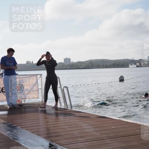 17.08.2025 - KN Förde Triathlon 2025 KatJ http://msf.ph/oto/8576322 17.08.2025 09:13:03 Schwimmen 122, 126, 126 meine-sportfotos.de