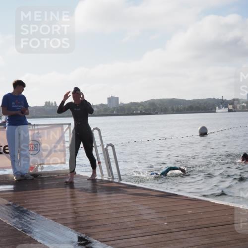17.08.2025 - KN Förde Triathlon 2025 KatJ http://msf.ph/oto/8576324 17.08.2025 09:13:03 Schwimmen 122, 126, 126 meine-sportfotos.de