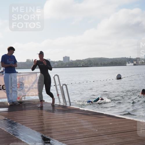 17.08.2025 - KN Förde Triathlon 2025 KatJ http://msf.ph/oto/8576326 17.08.2025 09:13:03 Schwimmen 122, 126, 126 meine-sportfotos.de