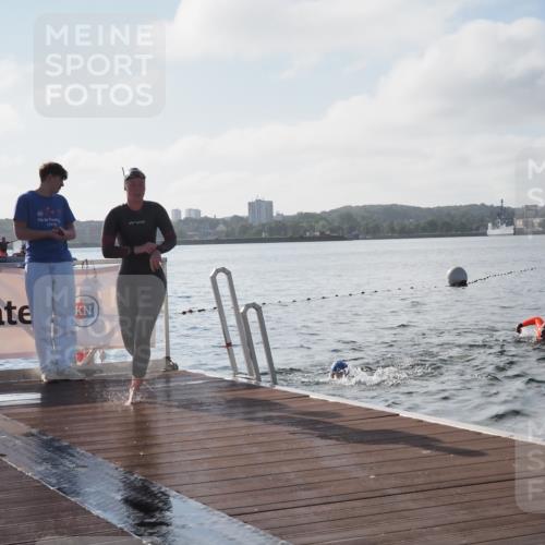 17.08.2025 - KN Förde Triathlon 2025 KatJ http://msf.ph/oto/8576330 17.08.2025 09:13:03 Schwimmen 122, 126, 126 meine-sportfotos.de