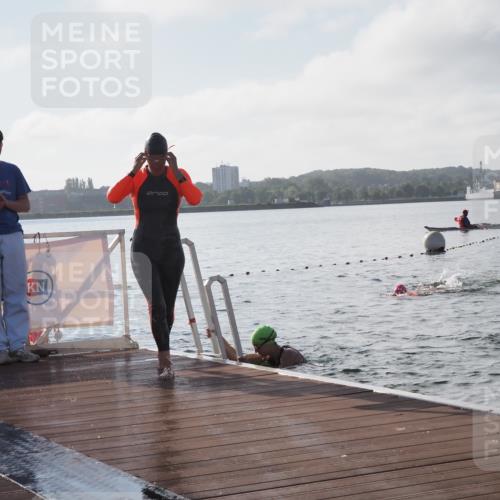 17.08.2025 - KN Förde Triathlon 2025 KatJ http://msf.ph/oto/8576397 17.08.2025 09:13:19 Schwimmen 122, 130, 135, 198, 122, 130, 135, 198 meine-sportfotos.de