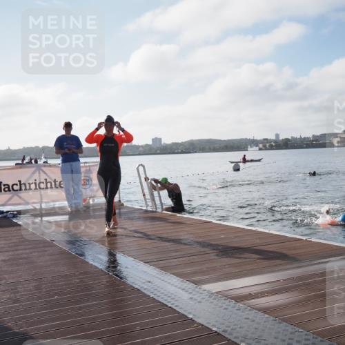 17.08.2025 - KN Förde Triathlon 2025 KatJ http://msf.ph/oto/8576410 17.08.2025 09:13:20 Schwimmen 122, 130, 135, 148, 198, 122, 130, 135, 198 meine-sportfotos.de