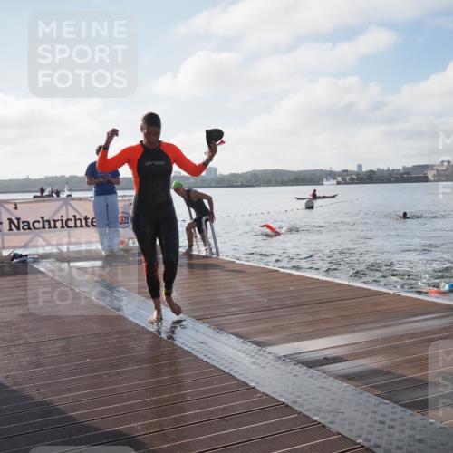 17.08.2025 - KN Förde Triathlon 2025 KatJ http://msf.ph/oto/8576422 17.08.2025 09:13:22 Schwimmen 130, 135, 148, 198, 122, 130, 135, 198 meine-sportfotos.de
