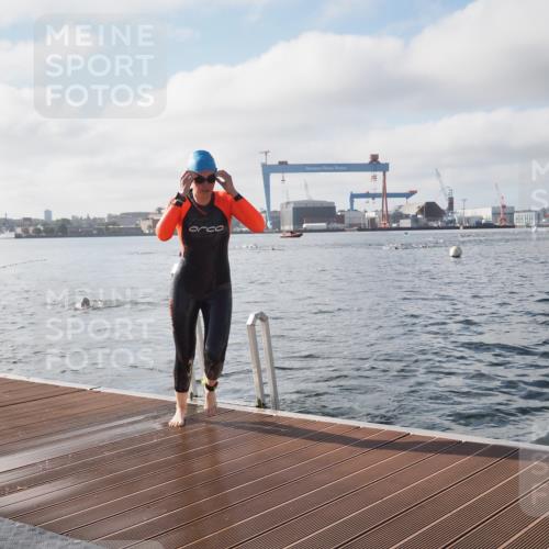 17.08.2025 - KN Förde Triathlon 2025 KatJ http://msf.ph/oto/8576471 17.08.2025 09:13:30 Schwimmen 135, 138, 148, 198, 135, 148, 198 meine-sportfotos.de