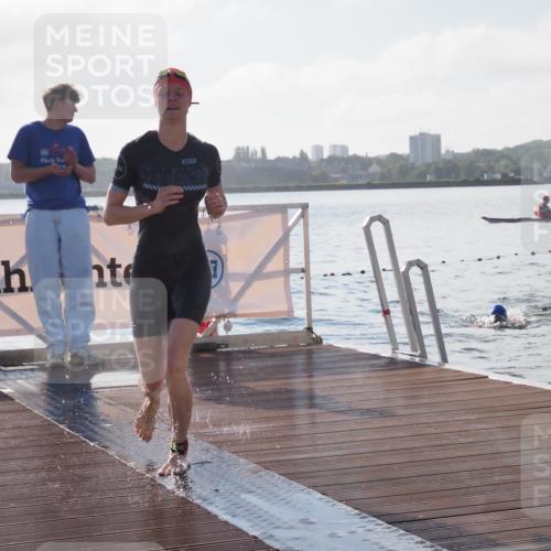 17.08.2025 - KN Förde Triathlon 2025 KatJ http://msf.ph/oto/8576601 17.08.2025 09:14:31 Schwimmen 140, 140 meine-sportfotos.de