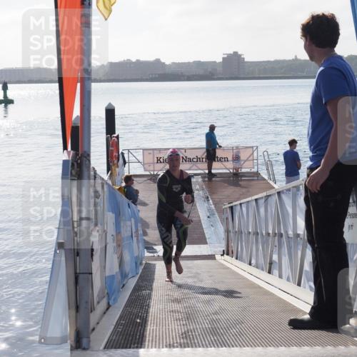 17.08.2025 - KN Förde Triathlon 2025 MichiJ http://msf.ph/oto/8576628 17.08.2025 09:10:48 Schwimmen 113, 121, 121 meine-sportfotos.de