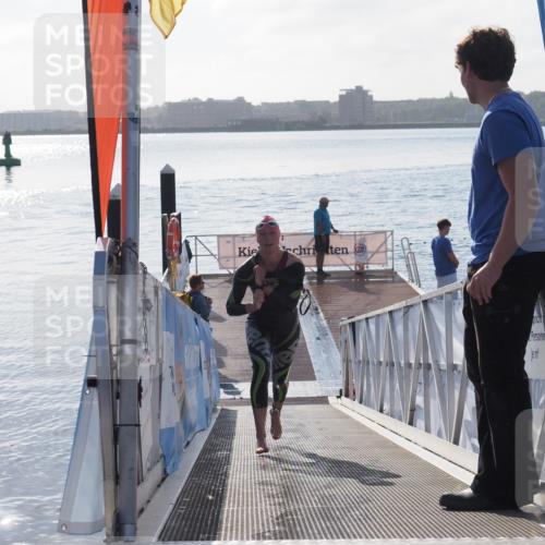 17.08.2025 - KN Förde Triathlon 2025 MichiJ http://msf.ph/oto/8576634 17.08.2025 09:10:48 Schwimmen 113, 121, 121 meine-sportfotos.de