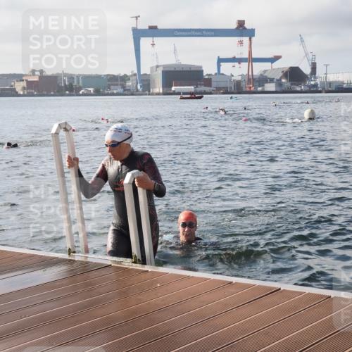 17.08.2025 - KN Förde Triathlon 2025 KatJ http://msf.ph/oto/8576834 17.08.2025 09:15:18 Schwimmen 143, 149, 143, 145, 147, 149 meine-sportfotos.de