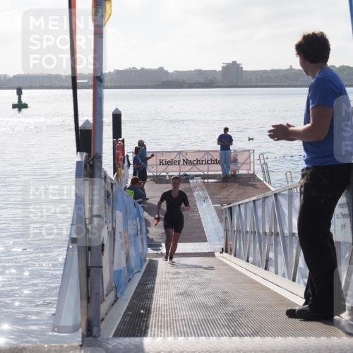 17.08.2025 - KN Förde Triathlon 2025 MichiJ http://msf.ph/oto/8576944 17.08.2025 09:12:51 Schwimmen 136, 142, 142 meine-sportfotos.de