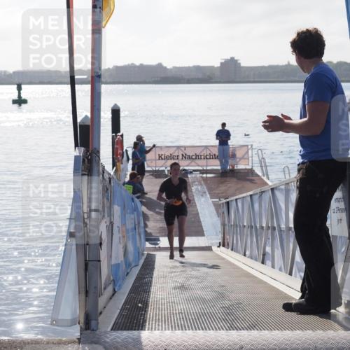 17.08.2025 - KN Förde Triathlon 2025 MichiJ http://msf.ph/oto/8576952 17.08.2025 09:12:51 Schwimmen 136, 142, 142 meine-sportfotos.de