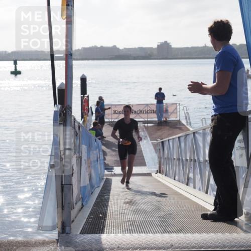 17.08.2025 - KN Förde Triathlon 2025 MichiJ http://msf.ph/oto/8576967 17.08.2025 09:12:52 Schwimmen 136, 142, 142 meine-sportfotos.de