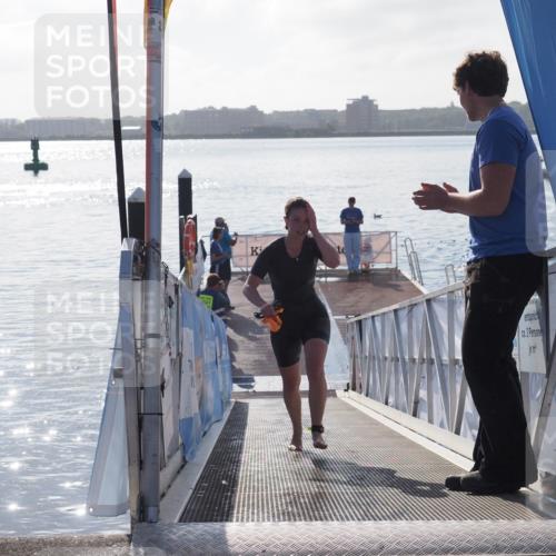 17.08.2025 - KN Förde Triathlon 2025 MichiJ http://msf.ph/oto/8576989 17.08.2025 09:12:54 Schwimmen 136, 142, 142 meine-sportfotos.de