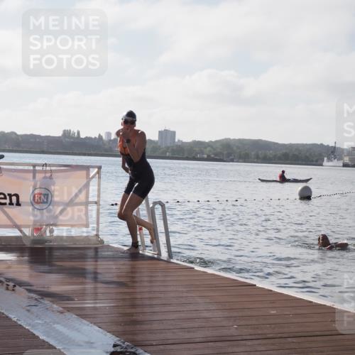 17.08.2025 - KN Förde Triathlon 2025 KatJ http://msf.ph/oto/8577407 17.08.2025 09:17:02 Schwimmen 158, 204, 158 meine-sportfotos.de