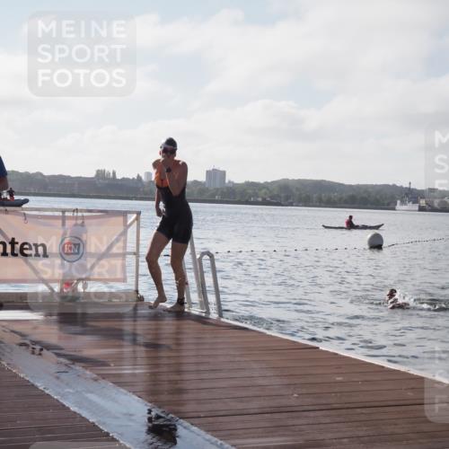 17.08.2025 - KN Förde Triathlon 2025 KatJ http://msf.ph/oto/8577410 17.08.2025 09:17:02 Schwimmen 158, 204, 158 meine-sportfotos.de