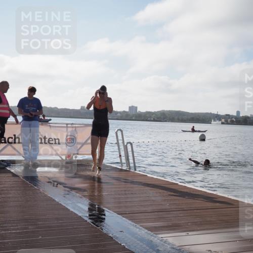 17.08.2025 - KN Förde Triathlon 2025 KatJ http://msf.ph/oto/8577419 17.08.2025 09:17:03 Schwimmen 158, 204, 158 meine-sportfotos.de