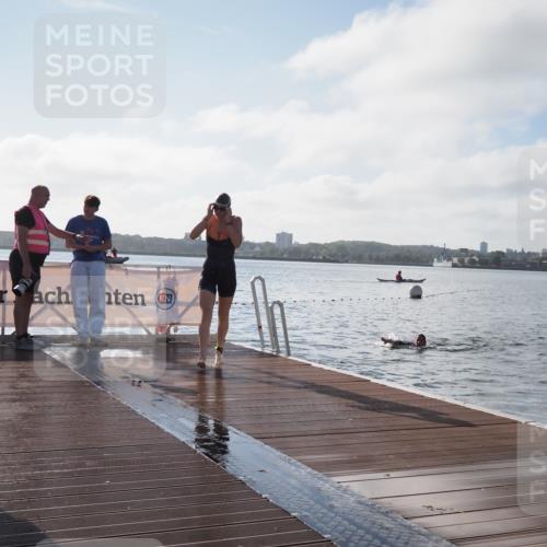 17.08.2025 - KN Förde Triathlon 2025 KatJ http://msf.ph/oto/8577423 17.08.2025 09:17:03 Schwimmen 158, 204, 158 meine-sportfotos.de